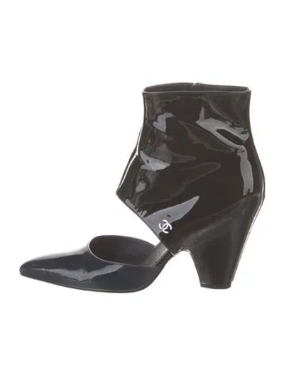 Pre-owned Chanel Interlocking Cc Logo Patent Leather Boots In Black