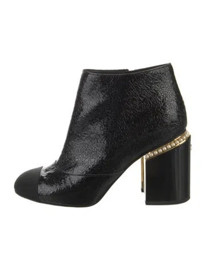 Pre-owned Chanel Interlocking Cc Logo Patent Leather Boots In Black