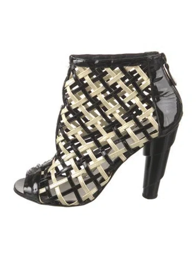 Pre-owned Chanel Interlocking Cc Logo Patent Leather Boots In Black