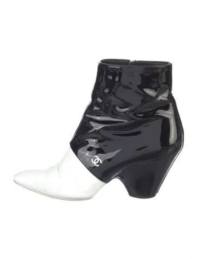 Pre-owned Chanel Interlocking Cc Logo Patent Leather Boots In Black