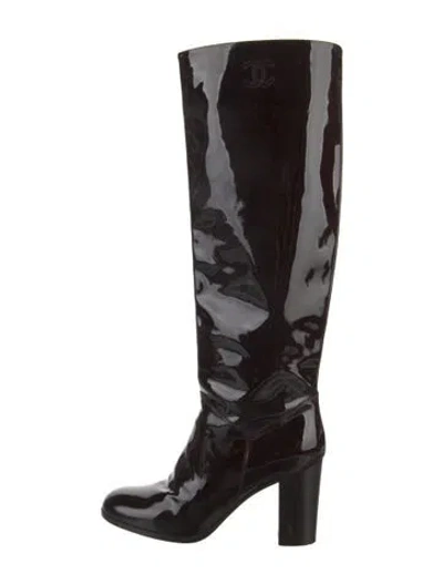 Pre-owned Chanel Interlocking Cc Logo Patent Leather Boots In Burgundy
