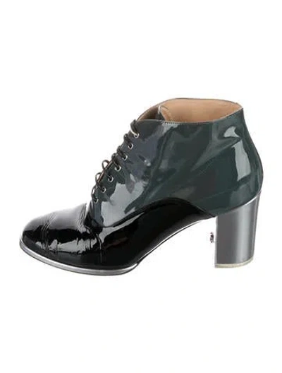 Pre-owned Chanel Interlocking Cc Logo Patent Leather Boots In Green