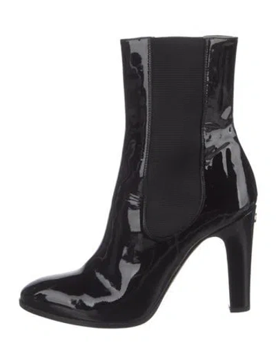Pre-owned Chanel Interlocking Cc Logo Patent Leather Chelsea Boots In Black