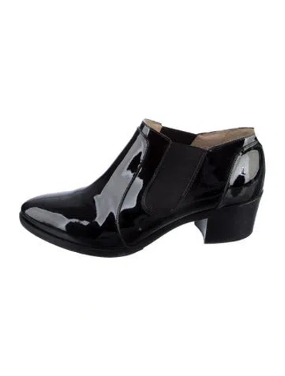 Pre-owned Chanel Interlocking Cc Logo Patent Leather Chelsea Boots In Black