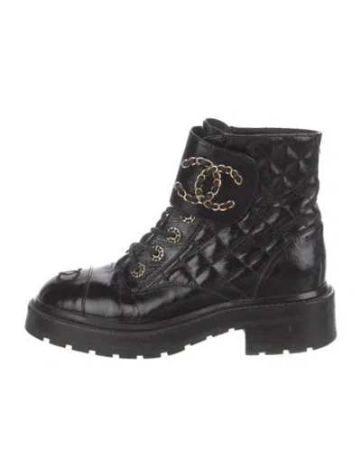 Pre-owned Chanel Interlocking Cc Logo Patent Leather Combat Boots In Black