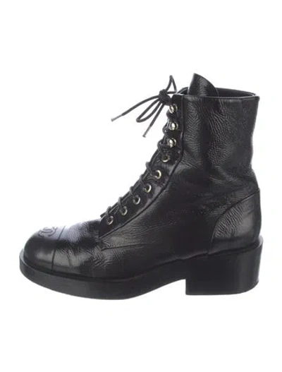 Pre-owned Chanel Interlocking Cc Logo Patent Leather Combat Boots In Black