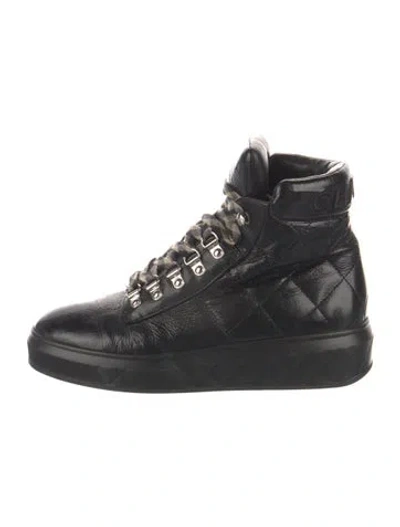 Pre-owned Chanel Interlocking Cc Logo Patent Leather Combat Boots In Black