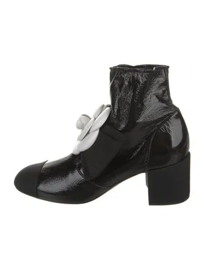 Pre-owned Chanel Interlocking Cc Logo Patent Leather Combat Boots In Black