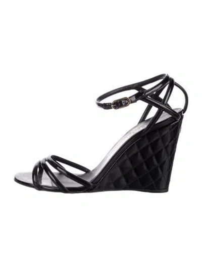 Pre-owned Chanel Interlocking Cc Logo Patent Leather Espadrilles In Black