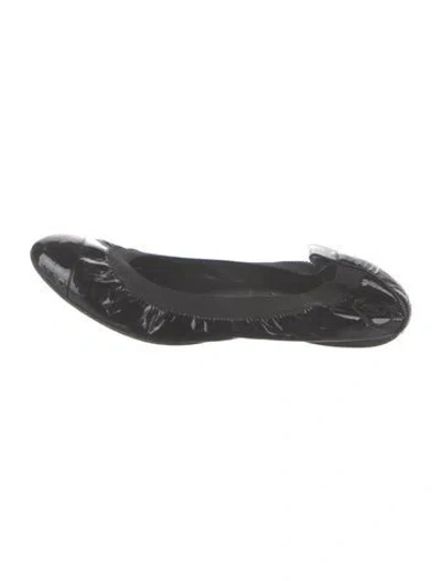 Pre-owned Chanel Interlocking Cc Logo Patent Leather Flats In Black