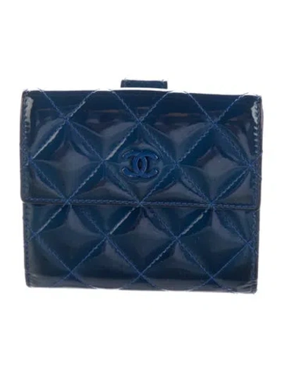 Pre-owned Chanel Interlocking Cc Logo Patent Leather French Purse In Blue