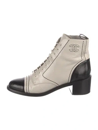 Pre-owned Chanel Interlocking Cc Logo Patent Leather Lace-up Boots In Neutral