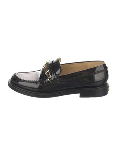 Pre-owned Chanel Interlocking Cc Logo Patent Leather Loafers In Black