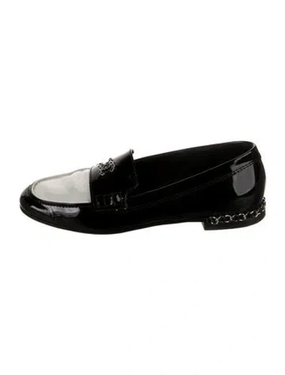 Pre-owned Chanel Interlocking Cc Logo Patent Leather Loafers In Black