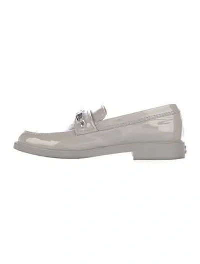Pre-owned Chanel Interlocking Cc Logo Patent Leather Loafers In Gray