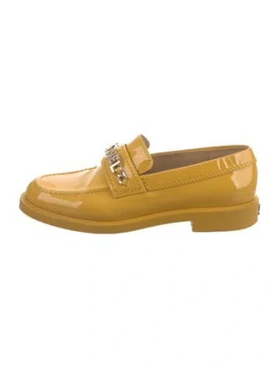 Pre-owned Chanel Interlocking Cc Logo Patent Leather Loafers In Neutrals