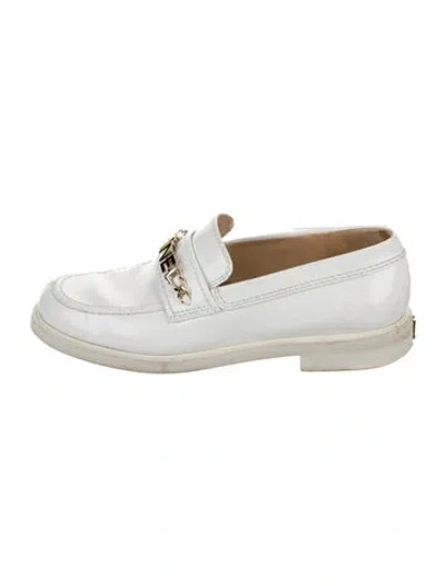 Pre-owned Chanel Interlocking Cc Logo Patent Leather Loafers In White