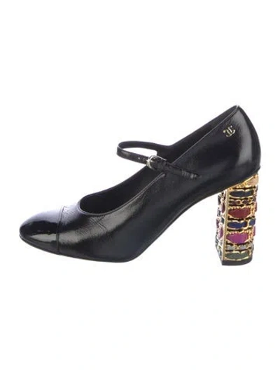 Pre-owned Chanel Interlocking Cc Logo Patent Leather Pumps In Black