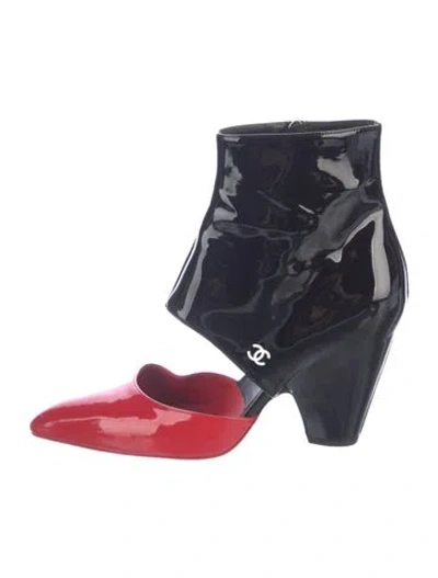 Pre-owned Chanel Interlocking Cc Logo Patent Leather Pumps In Blue