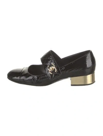 Pre-owned Chanel Interlocking Cc Logo Patent Leather Pumps In Multi
