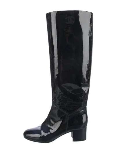 Pre-owned Chanel Interlocking Cc Logo Patent Leather Riding Boots In Black