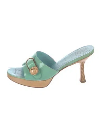 Pre-owned Chanel Interlocking Cc Logo Patent Leather Slides In Blue