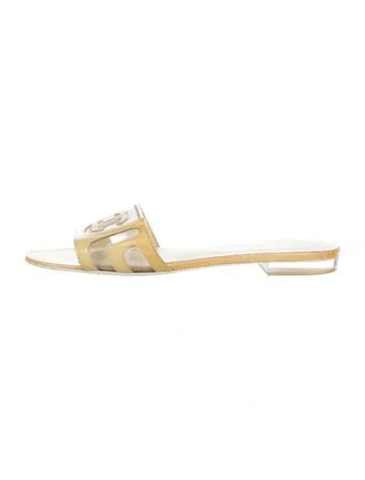 Pre-owned Chanel Interlocking Cc Logo Patent Leather Slides In Clear/neutrals