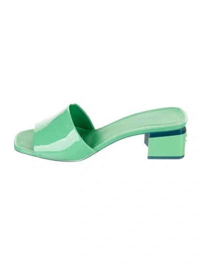 Pre-owned Chanel Interlocking Cc Logo Patent Leather Slides In Green