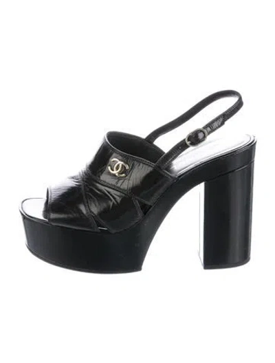 Pre-owned Chanel Interlocking Cc Logo Patent Leather Slingback Pumps In Black