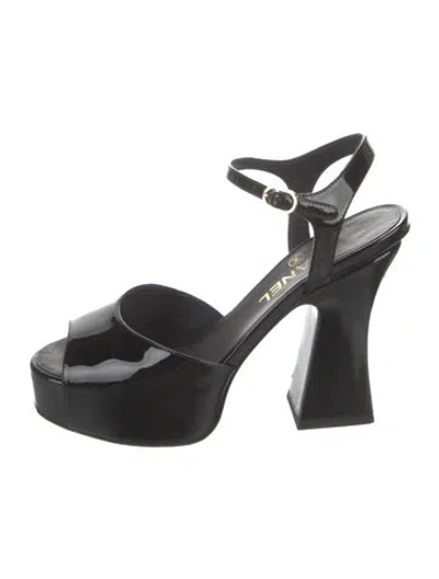 Pre-owned Chanel Interlocking Cc Logo Patent Leather Slingback Pumps In Black