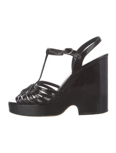 Pre-owned Chanel Interlocking Cc Logo Patent Leather T-strap Sandals In Black
