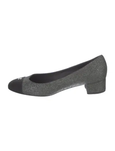 Pre-owned Chanel Interlocking Cc Logo Pumps In Black