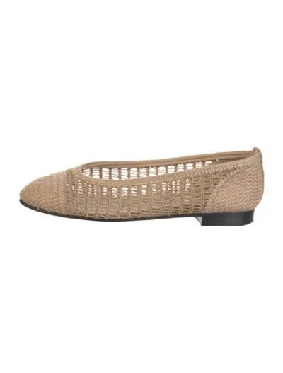 Pre-owned Chanel Interlocking Cc Logo Raffia Ballet Flats In Neutral