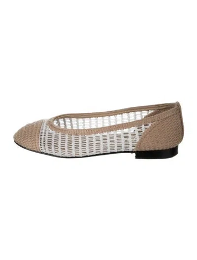Pre-owned Chanel Interlocking Cc Logo Raffia Ballet Flats In Neutrals/white