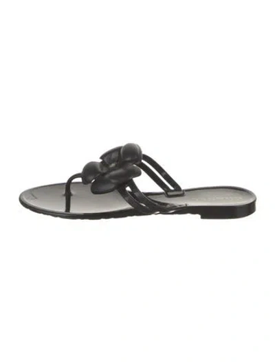 Pre-owned Chanel Interlocking Cc Logo Rubber Flip Flops In Black