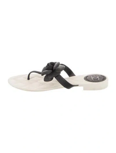 Pre-owned Chanel Interlocking Cc Logo Rubber Flip Flops In Neutrals