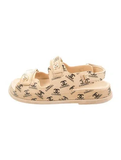 Pre-owned Chanel Interlocking Cc Logo Rubber Slides In Neutral