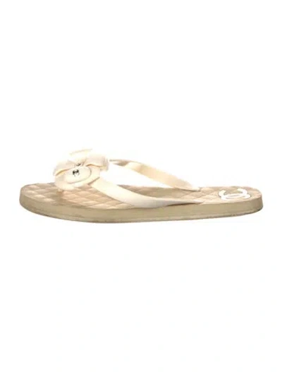 Pre-owned Chanel Interlocking Cc Logo Rubber Slides In White
