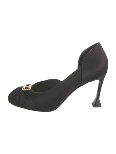 Pre-owned Chanel Interlocking Cc Logo Satin D'orsay Pumps In Black