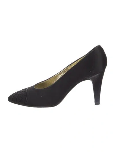 Pre-owned Chanel Interlocking Cc Logo Satin Pumps In Black