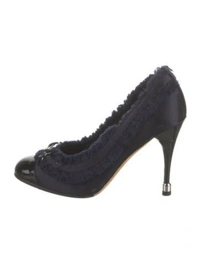 Pre-owned Chanel Interlocking Cc Logo Satin Pumps In Blue