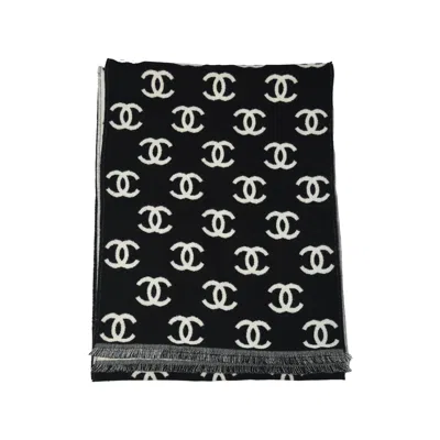 Pre-owned Chanel Interlocking Cc Logo Scarf Black White