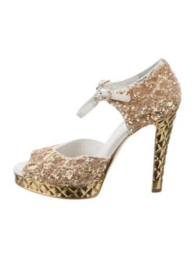 Pre-owned Chanel Interlocking Cc Logo Sequins D'orsay Pumps In Multi