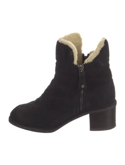 Pre-owned Chanel Interlocking Cc Logo Shearling Boots In Black