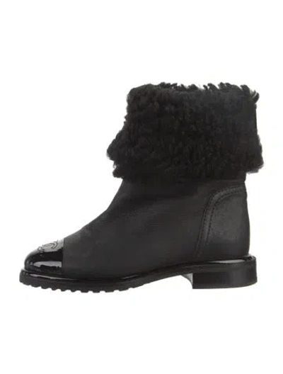 Pre-owned Chanel Interlocking Cc Logo Shearling Combat Boots In Black