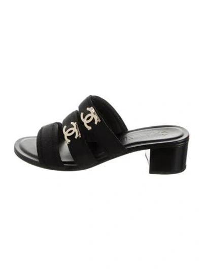 Pre-owned Chanel Interlocking Cc Logo Slides In Black