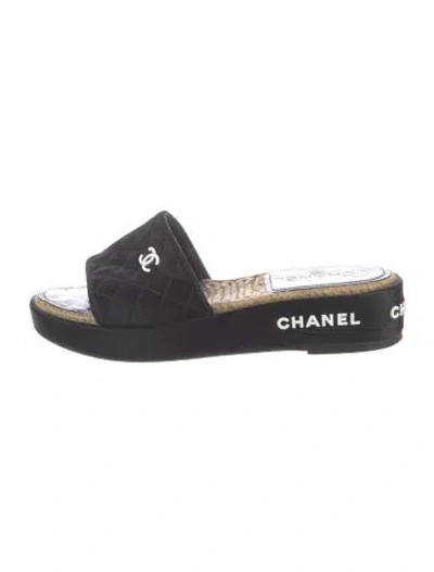Pre-owned Chanel Interlocking Cc Logo Slides In Black