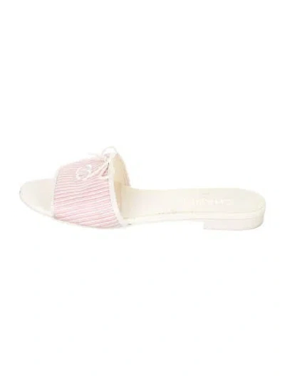 Pre-owned Chanel Interlocking Cc Logo Slides In Neutrals