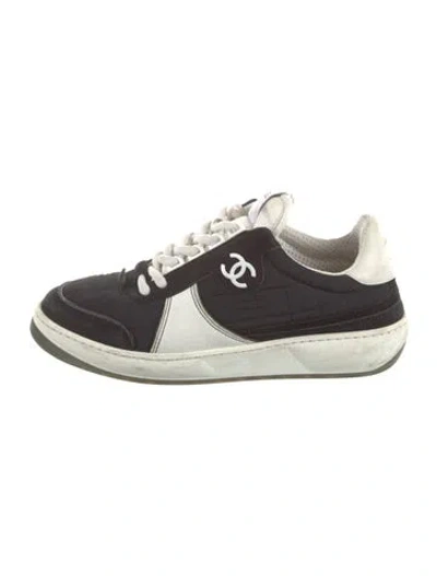 Pre-owned Chanel Interlocking Cc Logo Sneakers In Black