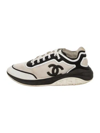Pre-owned Chanel Interlocking Cc Logo Sneakers In Black/white